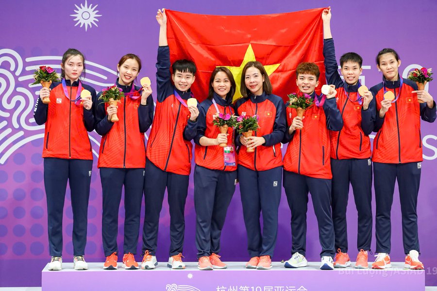Các chuyến bay chở những đội tuyển sẽ nối tiếp lên đường mang theo niềm tin và hy vọng. Ảnh: Quý Lượng