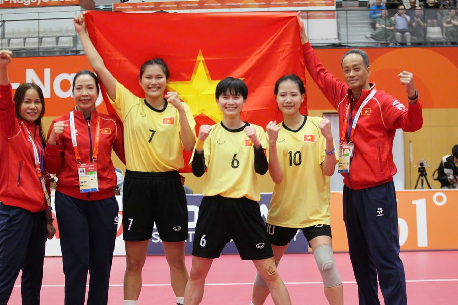Niềm vui của đội tuyển cầu mây nữ Việt Nam