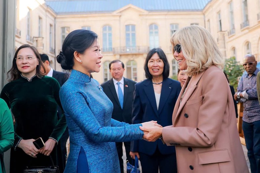 Phu nhân Tổng Bí thư, Chủ tịch nước Tô Lâm, bà Ngô Phương Ly và phu nhân Tổng thống Pháp Emmanuel Macron, bà Brigitte Macron