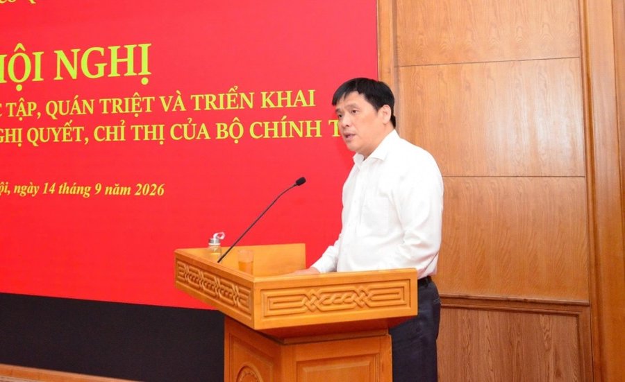 Uỷ viên BCH Đảng bộ các cơ quan Đảng Trung ương, Phó Bí thư Đảng uỷ cơ quan, Phó trưởng Ban tổ chức Trung ương Nguyễn Thanh Bình quán triệt Nghị quyết số 24-NQ/TW