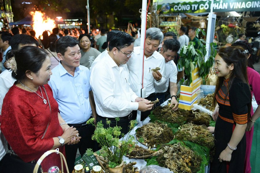 Lãnh đạo TP. Đà Nẵng thống nhất chủ trương ưu tiên đưa sản phẩm Sâm Ngọc Linh và các sản phẩm chế biến từ Sâm Ngọc Linh đủ điều kiện lên Sàn giao dịch “OCOP và Đặc sản Đà Nẵng”