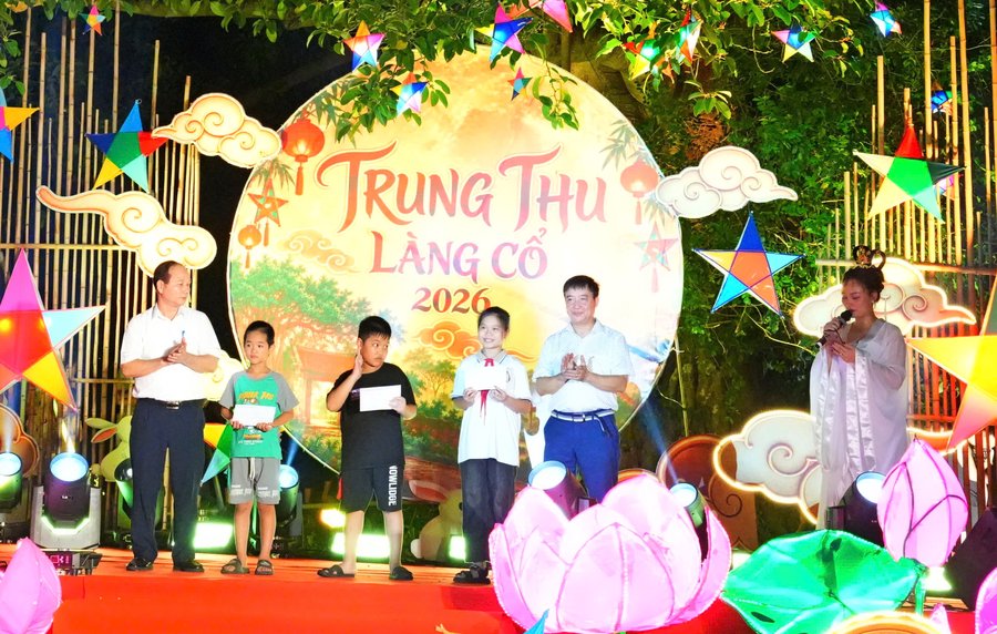 Đường Lâm rộn ràng “Đêm trăng làng cổ”