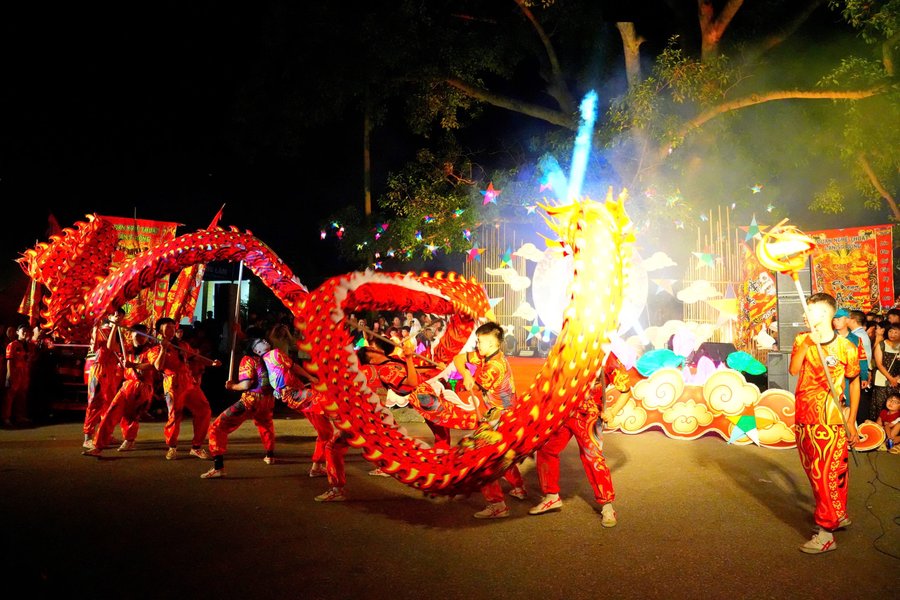 Lễ hội Trung thu rộn ràng tại Làng cổ Đường Lâm