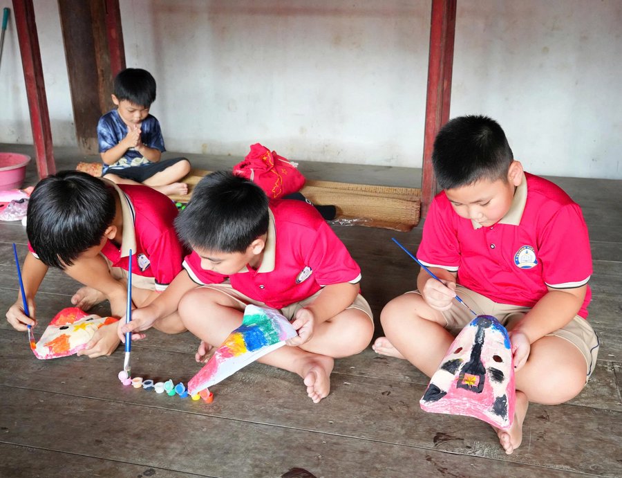 Đường Lâm rộn ràng “Đêm trăng làng cổ”