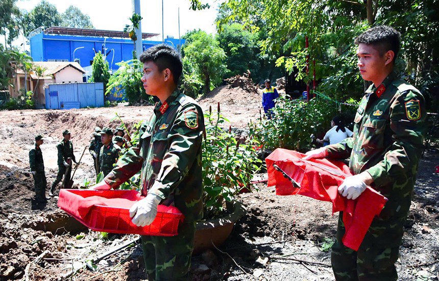 Phát hiện thêm 10 bộ hài cốt liệt sĩ tại Công viên Lê Thị Riêng