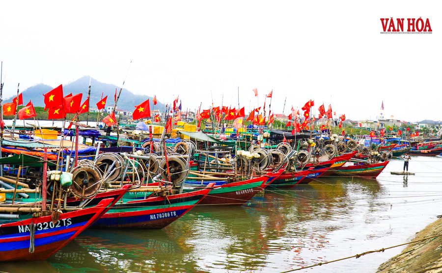 Ngư dân xã Lộc Hà chủ động sắp xếp thời gian ra khơi để hoà chung không khí ngày hội non sông