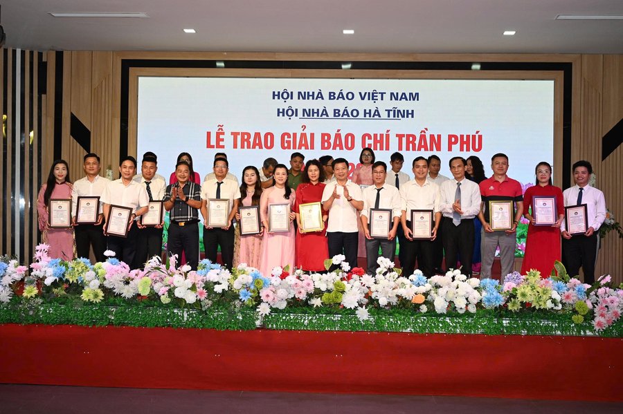 BTC trao Giải C cho các tác giả, nhóm tác giả