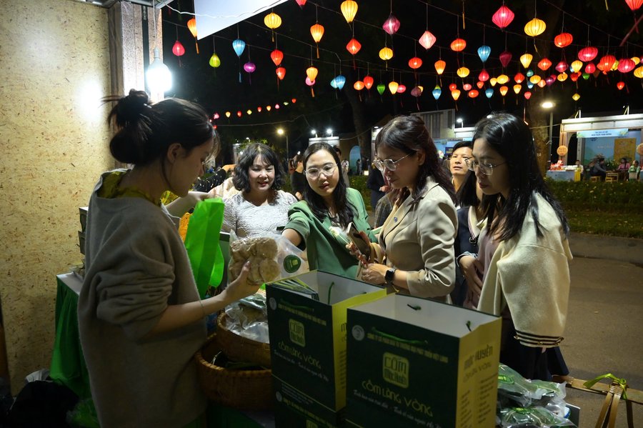 Lễ hội thu hút đông đảo người dân và du khách