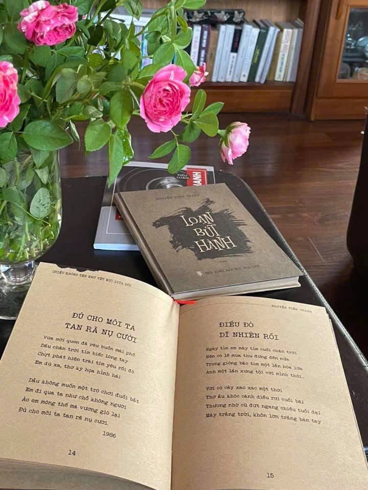 Đọc thơ Nguyễn Tiến Thanh người đọc dễ dàng nhận ra nhiều những cấu trúc ngôn từ tinh tế và xúc cảm của nhà thơ là những kết cấu ngôn từ rất quen thuộc trong thi ca