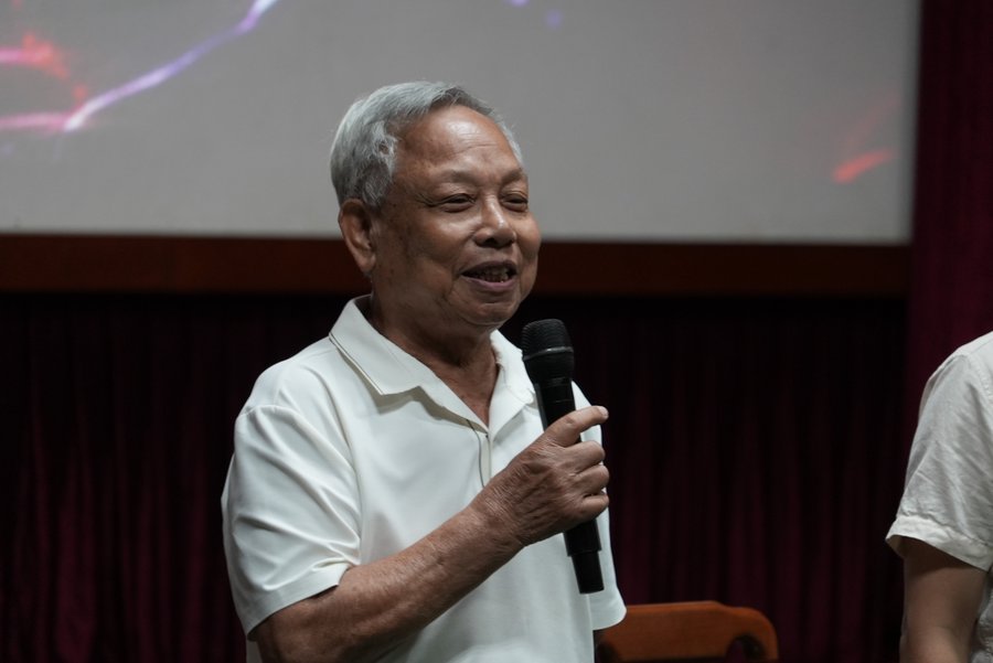 NSND Nguyễn Văn Nẫm chia sẻ tại buổi chiếu phim