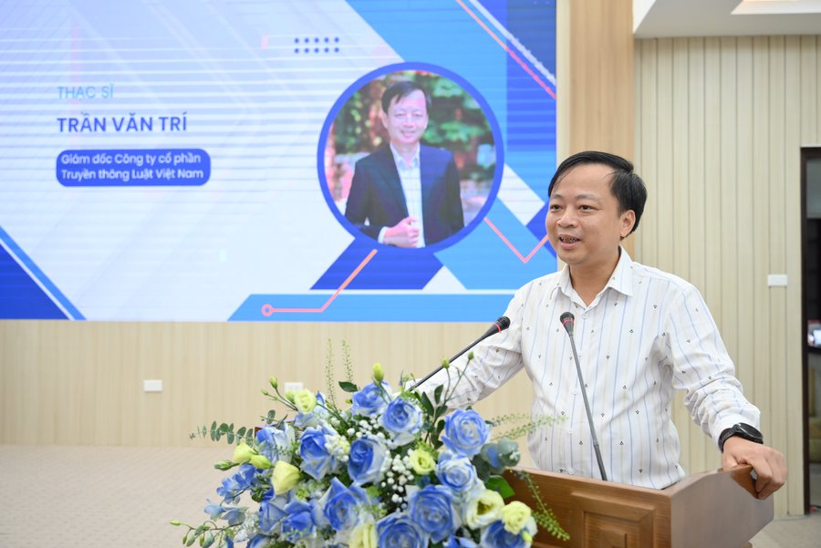 Ông Trần Văn Trí, Giám đốc Công ty CP Truyền thông Luật Việt Nam phát biểu tại Hội thảo