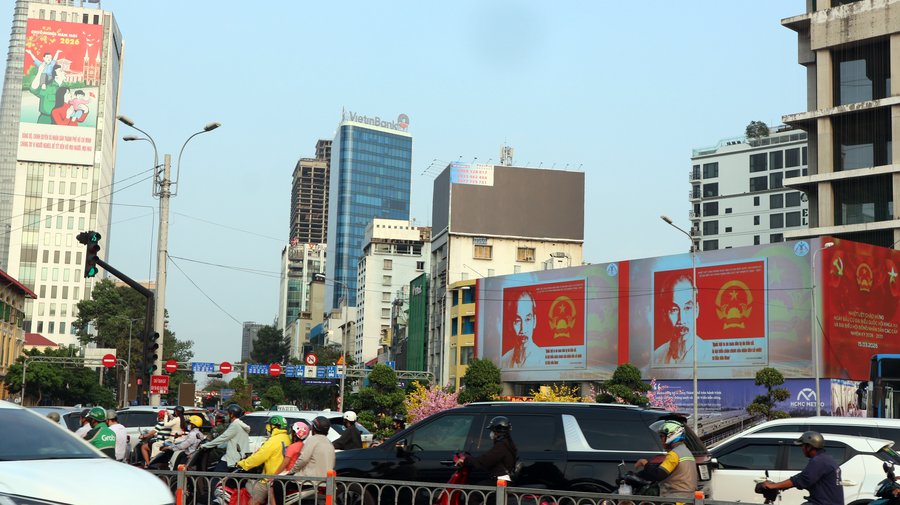 TP.HCM rực rỡ cờ hoa trước thềm ngày bầu cử