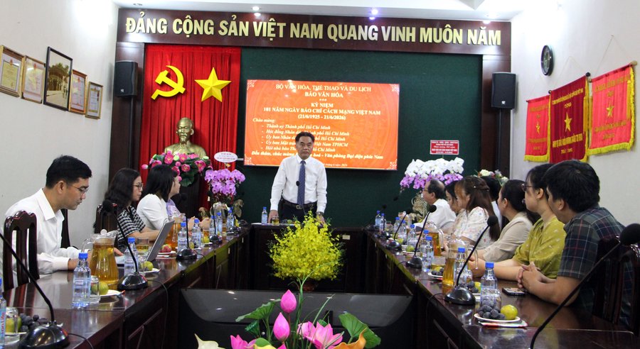 Đoàn công tác của Thành ủy, HĐND, UBND, Ủy ban MTTQ Việt Nam TP.HCM thăm, chúc mừng Văn phòng đại diện phía Nam Báo Văn Hóa
