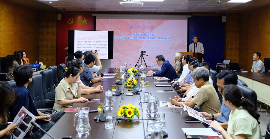 Các đại biểu dự tọa đàm khoa học tìm hiểu nghệ thuật sơn mài Việt Nam - Trung Quốc