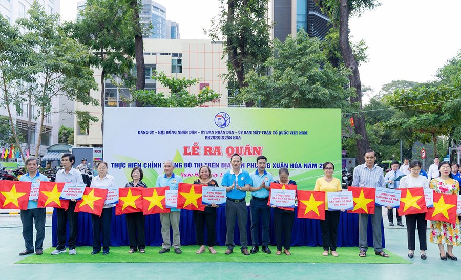 Phường Xuân Hòa tổ chức ra quân chỉnh trang đô thị