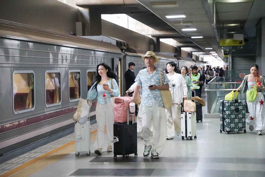 Hơn 1 triệu lượt hành khách di chuyển trong ngày đầu tiên của kỳ nghỉ