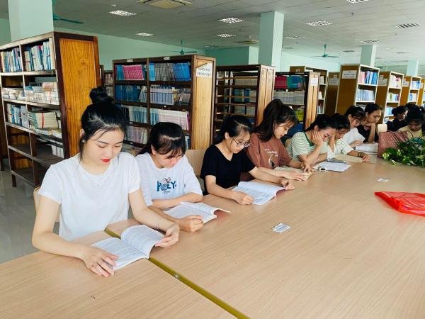Phát triển văn hóa đọc phải được xem là một chiến lược phát triển con người. Ảnh: T.LINH
