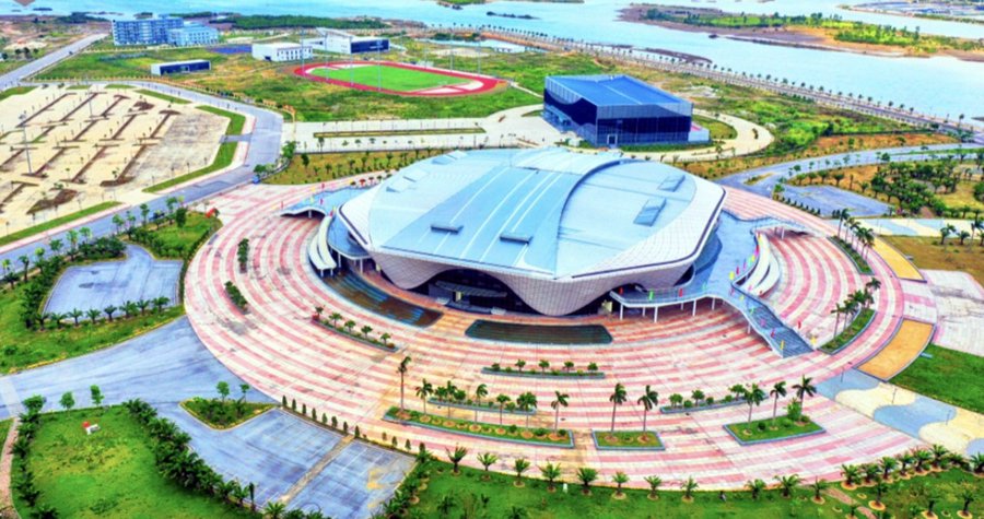Trụ sở 2 của Trường Trung cấp Nghệ thuật và Thể thao Quảng Ninh đặt tại Khu Liên hợp thể thao tỉnh Quảng Ninh (phường Tuần Châu) và Sân vận động Cẩm Phả (phường Cẩm Phả)