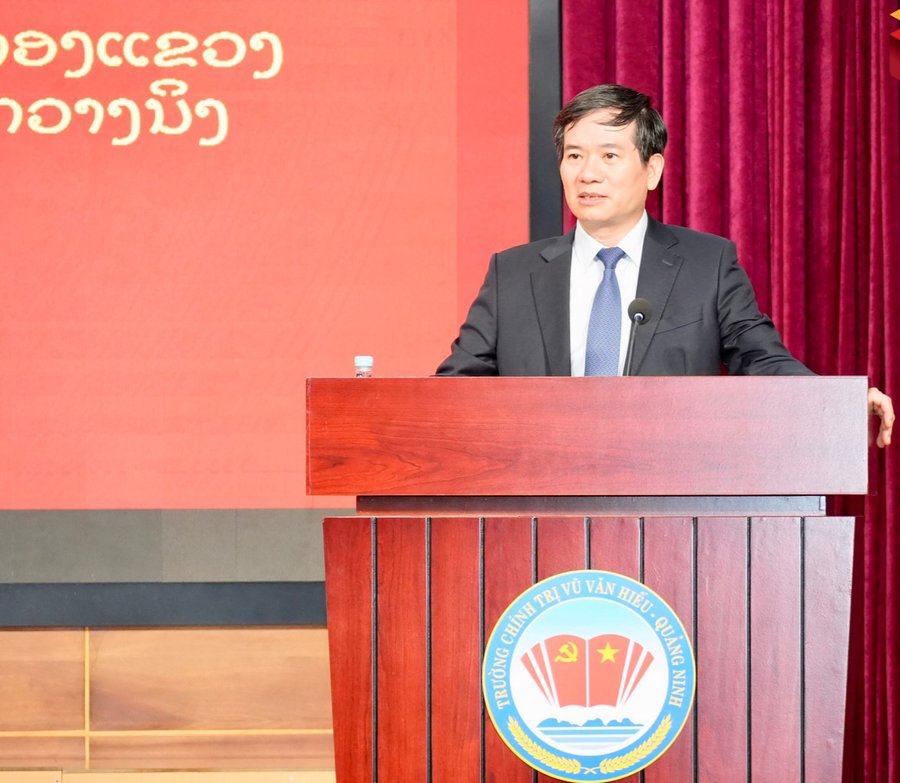Ông Vũ Quyết Tiến, Phó Bí thư Tỉnh ủy Quảng Ninh phát biểu tại chương trình