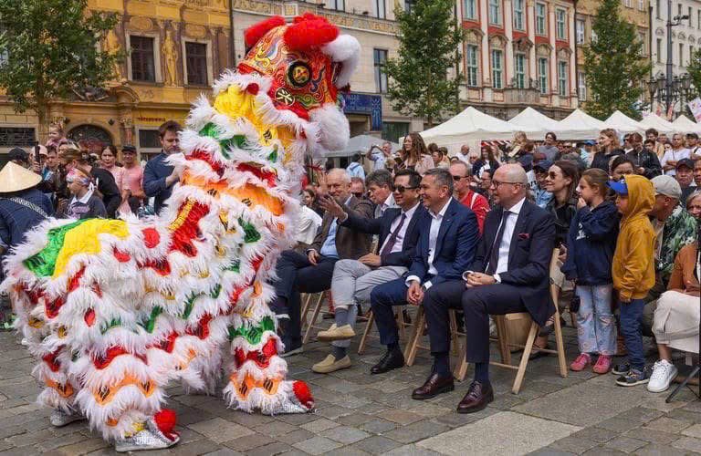 Sự kiện thu hút đông đảo du khách tới tham quan