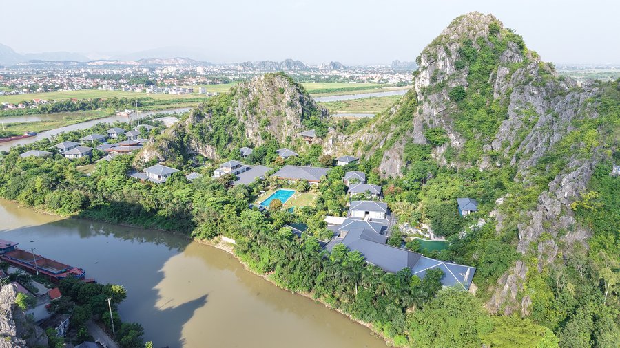 Tỉnh Ninh Bình là địa phương có nhiều mỏ nước nóng, nước khoáng thiên nhiên phục vụ phát triển du lịch nghỉ dưỡng