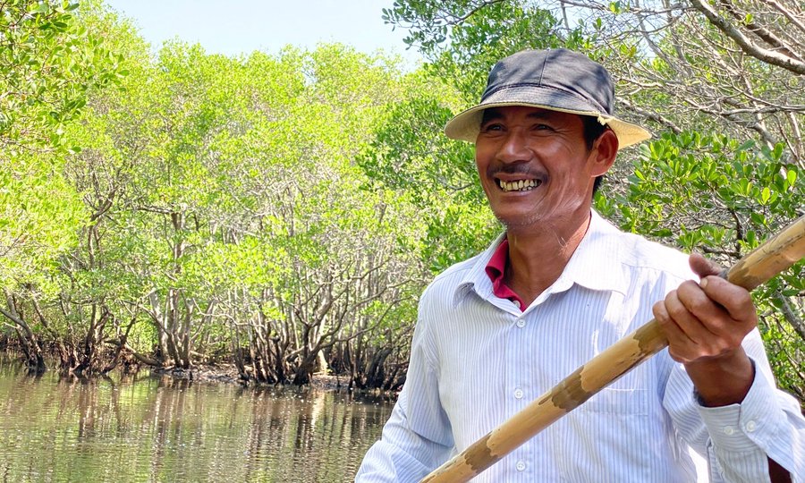 Chèo thuyền khám phá Bàu Cá Cái, tận hưởng không khí trong lành của Vạn Tường