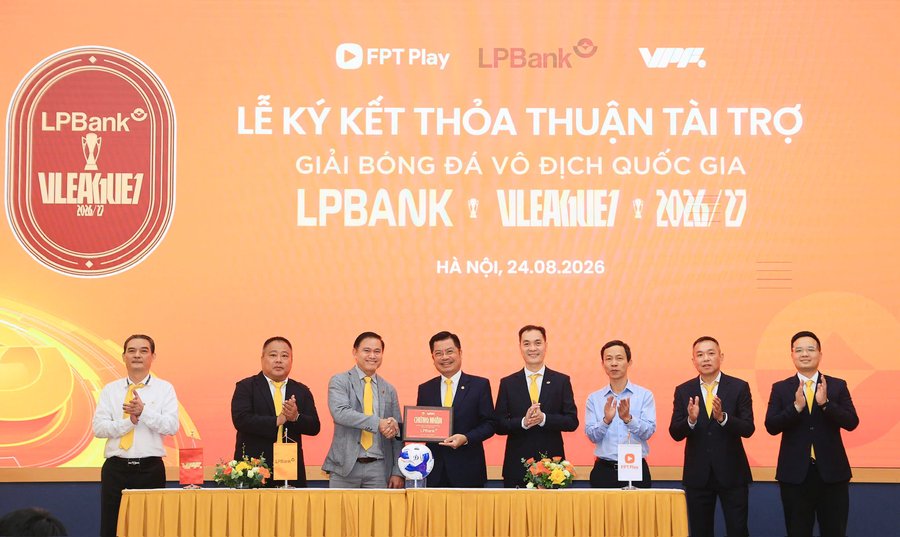 Ông Bùi Thái Hà, Phó Chủ tịch HĐQT LPBank và ông Trần Anh Tú, Chủ tịch HĐQT VPF ký kết hợp tác giữa hai bên