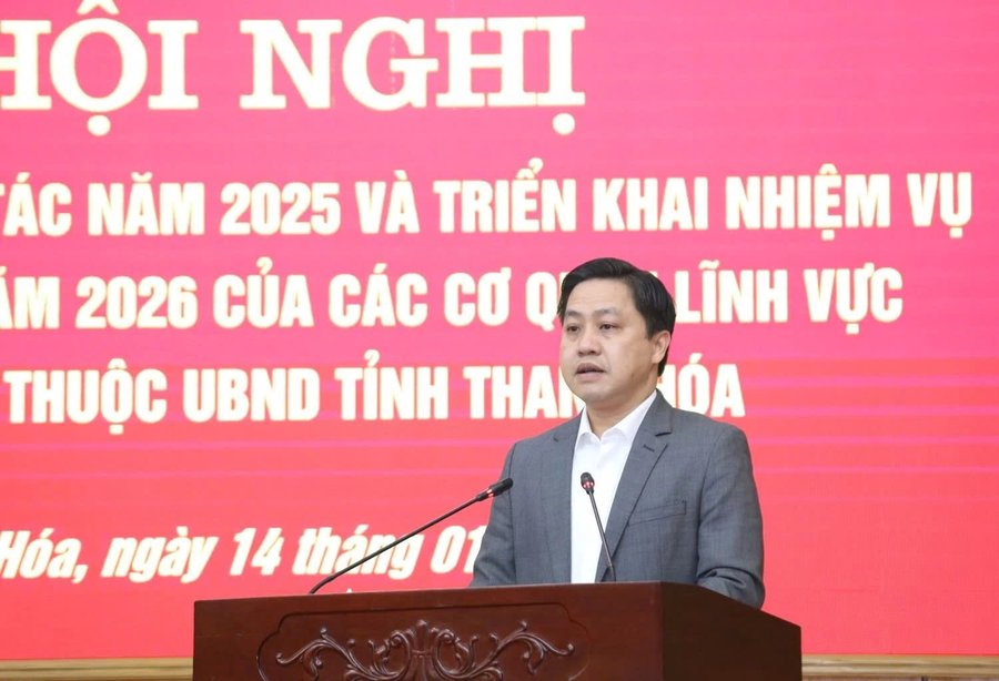 Giám đốc Sở Nông nghiệp và Môi trường Lê Văn Tiến báo cáo kết quả hoạt động của ngành năm 2025 tại hội nghị. Ảnh: Phong Sắc