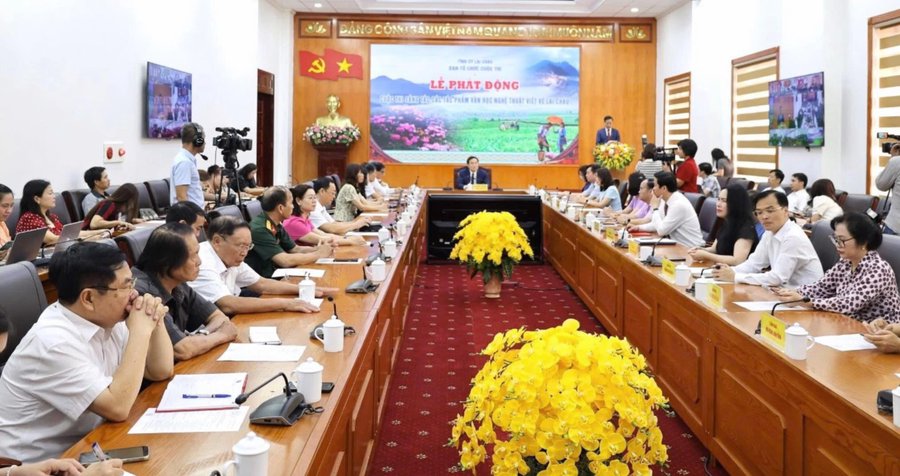 Quang cảnh lễ phát động sáng 2.6