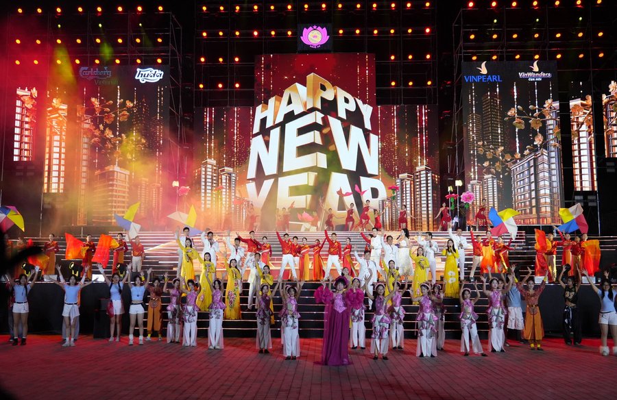 Chương trình nghệ thuật Countdown “Nghệ An chào 2026 – Hào khí Sông Lam” với nhiều tiết mục sôi động, đa sắc màu. Ảnh: Thành Chung