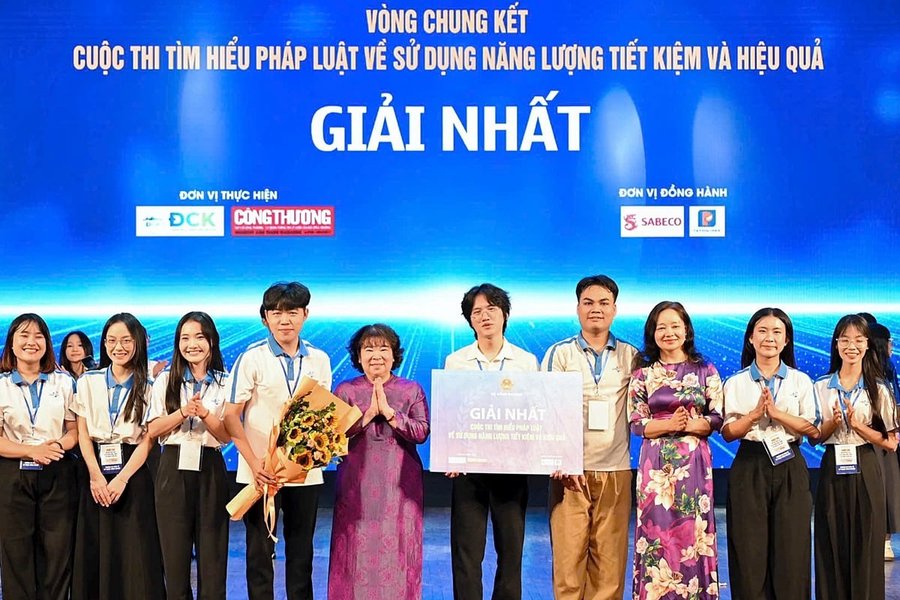 Đẩy mạnh truyền thông, sân khấu hoá chương trình tiết kiệm năng lượng, chuyển đổi năng lượng xanh. Ảnh. B.N.N