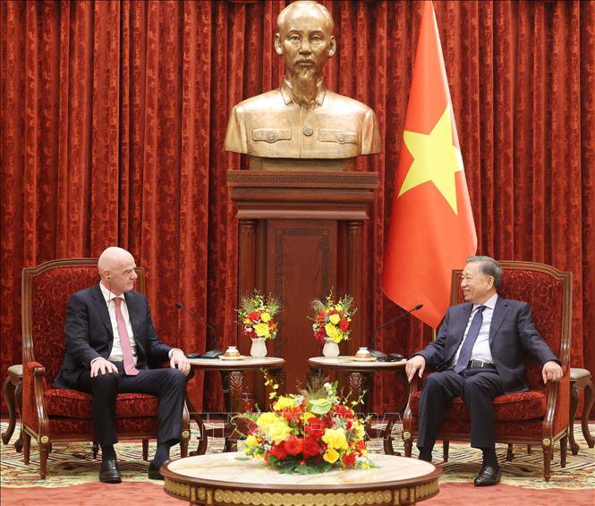 Tổng Bí thư, Chủ tịch nước Tô Lâm tiếp Chủ tịch FIFA Gianni Infantino. Ảnh: Thống Nhất/TTXVN