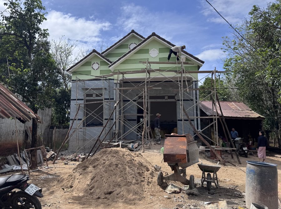 Nhờ vào trồng mía, đồng bào Gia Rai xây được nhà kiên cố, có cuộc sống khấm khá hơn trước