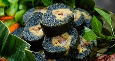 Hương vị bánh chưng đen vừa thanh, vừa bùi, để lại cảm giác rất riêng nơi đầu lưỡi