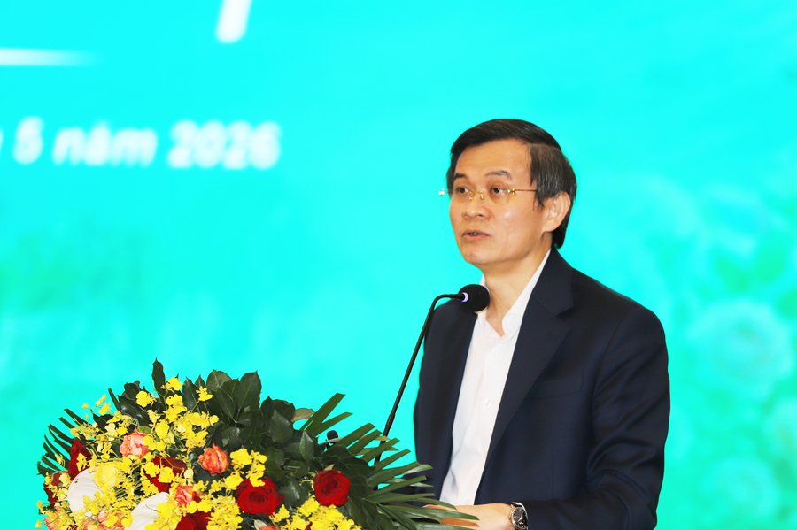 PGS.TS Đoàn Minh Huấn, Uỷ viên Bộ Chính trị, Giám đốc Học viện Chính trị quốc gia Hồ Chí Minh phát biểu đề dẫn cho Hội thảo