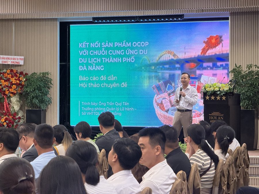 Đại diện phòng Quản lý lữ hành, Sở VHTTDL Đà Nẵng báo cáo thực trạng kết nối sản phẩm OCOP với hoạt động du lịch trên địa bàn thành phố