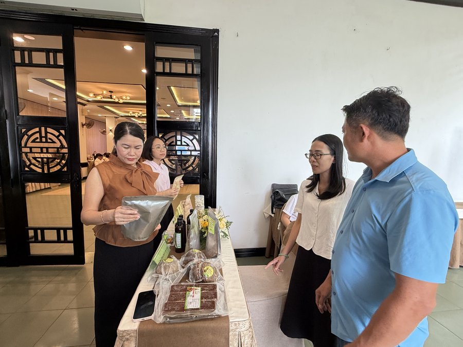 Không gian trưng bày, giới thiệu và trải nghiệm sản phẩm OCOP tiêu biểu tại Hội thảo