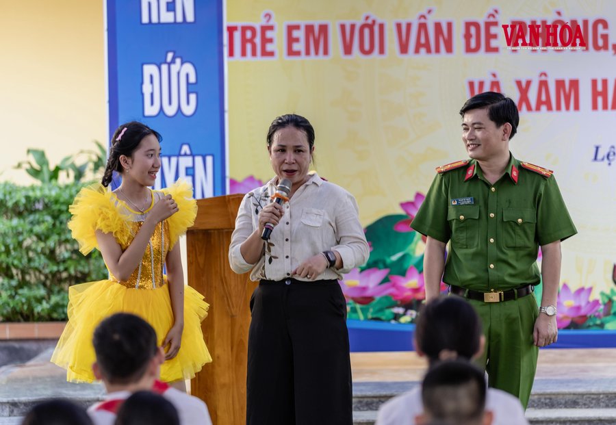 Những câu hỏi được Ban tổ chức đặt ra, học sinh trả lời thu hút rất nhiều học sinh tham gia.