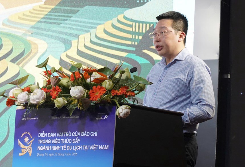 Tổng Biên tập Báo Văn Hoá Nguyễn Anh Vũ trình bày tham luận “Công nghiệp văn hóa và truyền thông du lịch quốc gia”