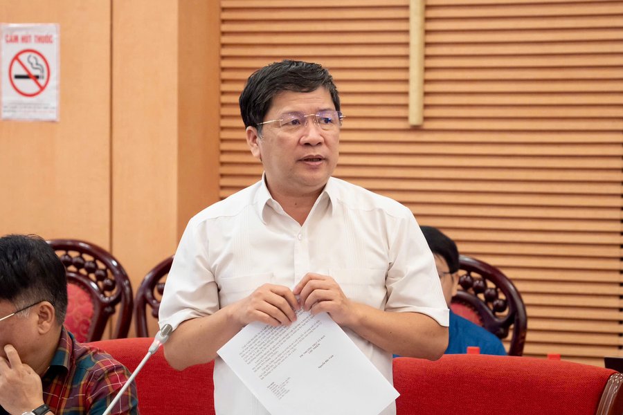 Phó Chủ nhiệm Ủy ban Văn hóa và Xã hội Tạ Văn Hạ phát biểu