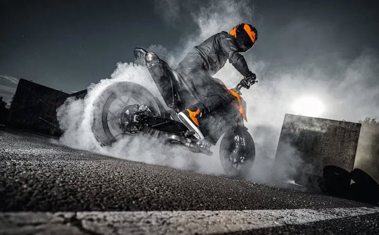 KTM 790 Duke.