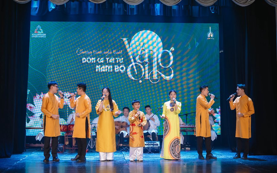 Các nghệ nhân, tài tử biểu diễn nhiều tiết mục đặc sắc