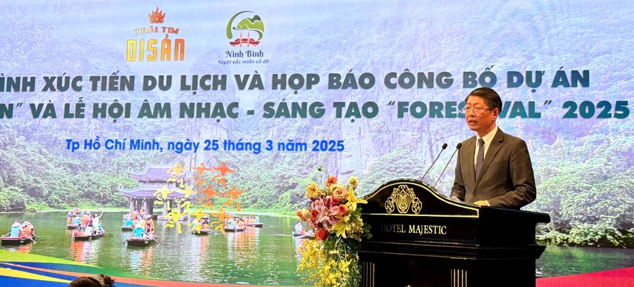 Phó Chủ tịch UBND tỉnh Ninh Bình Trần Song Tùng phát biểu tại Hội nghị