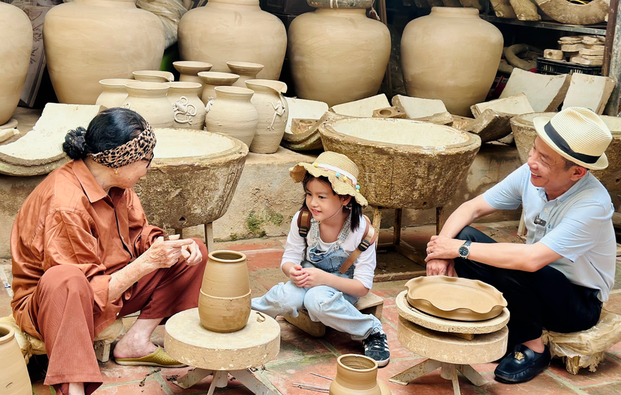 Nhạc sĩ Nguyễn Vĩnh Tiến và con gái tham gia chương trình