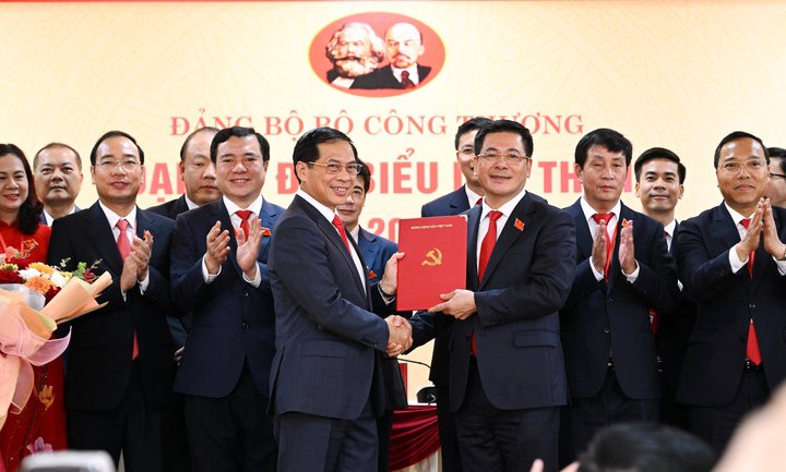 Đồng chí Nguyễn Hồng Diên, Ủy viên Ban Chấp hành Trung ương Đảng, Ủy viên Ban Chấp hành Đảng bộ Chính phủ nhiệm kỳ 2020 - 2025, Bí thư Đảng ủy Bộ Công Thương nhiệm kỳ 2020 - 2025, Bộ trưởng Bộ Công Thương được chỉ định giữ chức Bí thư Đảng ủy Bộ Công Thương nhiệm kỳ 2025 - 2030