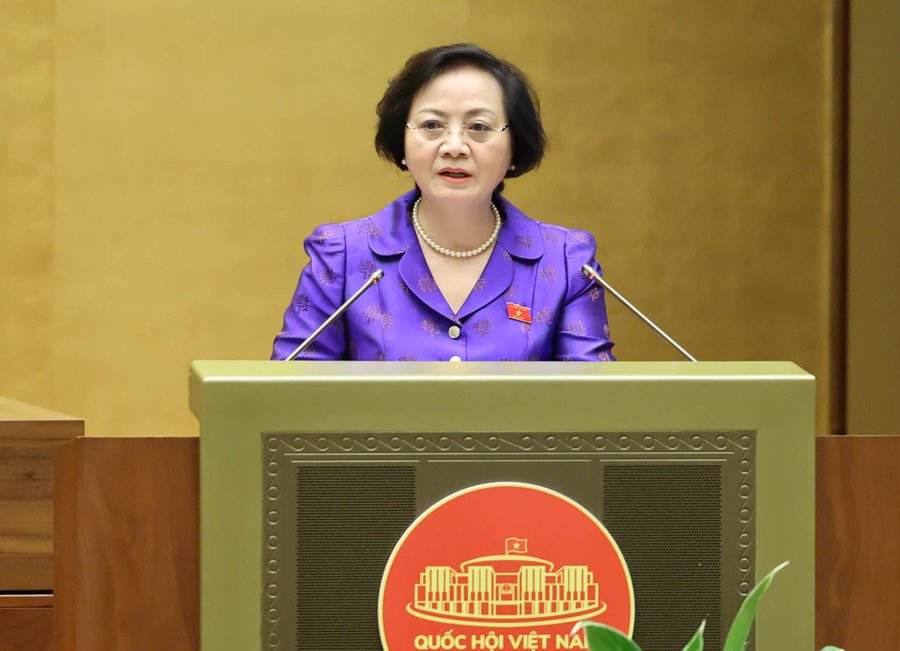 Thừa ủy quyền của Thủ tướng Chính phủ, Bộ trưởng Bộ Nội vụ Phạm Thị Thanh Trà đã trình bày tờ trình về việc sắp xếp đơn vị hành chính cấp tỉnh năm 2025