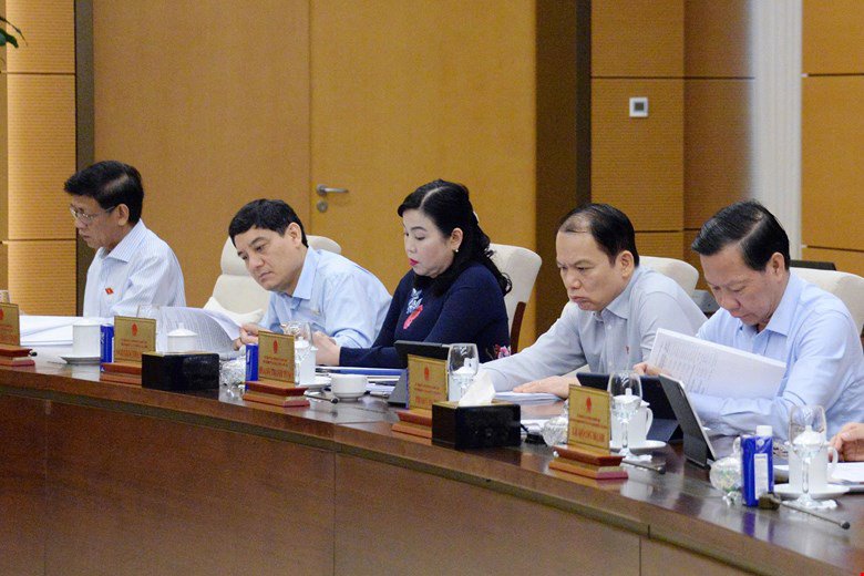Các đại biểu tại phiên họp