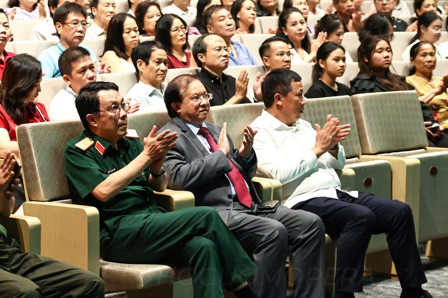 Thứ trưởng Bộ VHTTDL Tạ Quang Đông cùng các đại biểu tham dự chương trình (Ảnh: N.Hoa)