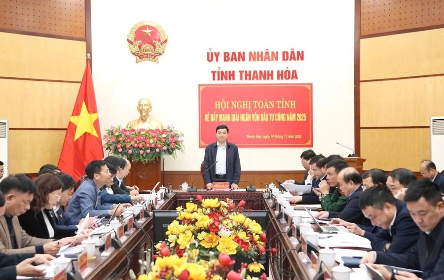 Chủ tịch UBND tỉnh Thanh Hóa Nguyễn Hoài Anh phát biểu chỉ đạo tại hội nghị trực tuyến đẩy mạnh giải ngân vốn đầu tư công năm 202