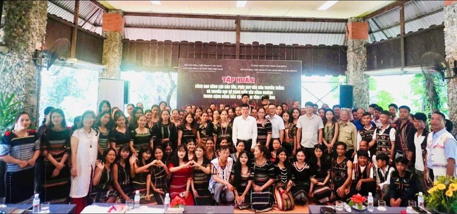 Lớp tập huấn có sự tham gia của 98 nghệ nhân, học viên là dân tộc Mạ đang sinh sống tại xã Đạ Huoai, tỉnh Lâm Đồng